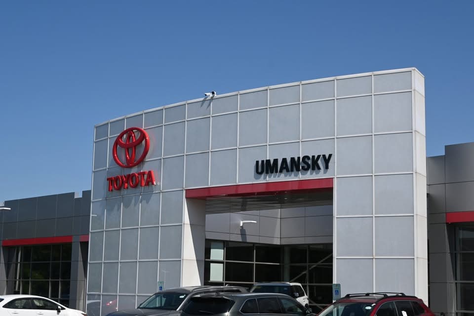 Umansky Toyota dealership exterior in Milwaukee, Wisconsin