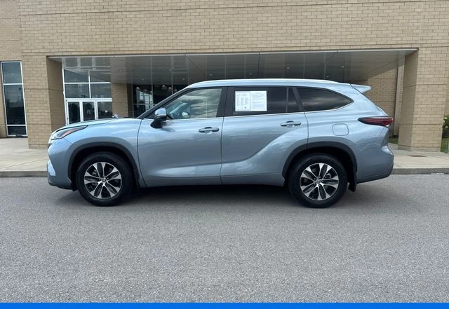 2024 Toyota Highlander photo 1