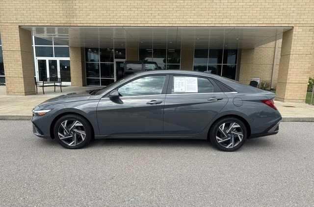 2025 Hyundai Elantra Hybrid photo 1