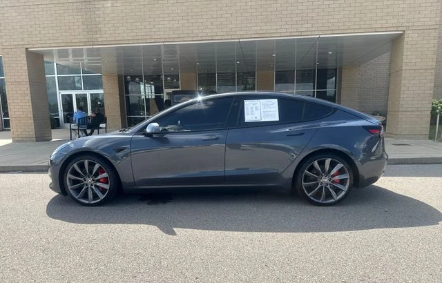 2021 Tesla Model 3 photo 1