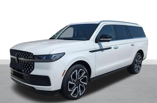 2027 Lincoln Navigator L photo 1